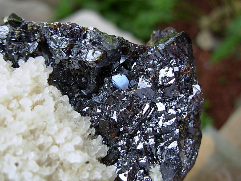 Barite Snowball on Sphalerite from the Elmwood Mine