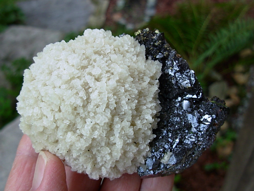Barite Snowball on Sphalerite from the Elmwood Mine