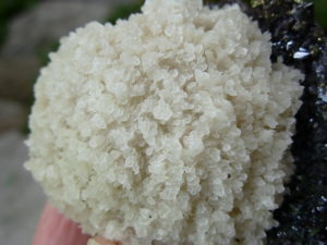 Barite Snowball on Sphalerite from the Elmwood Mine