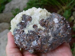 Barite Snowball on Sphalerite from the Elmwood Mine