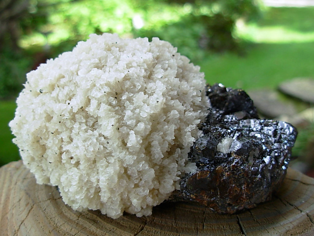 Barite Snowball on Sphalerite from the Elmwood Mine