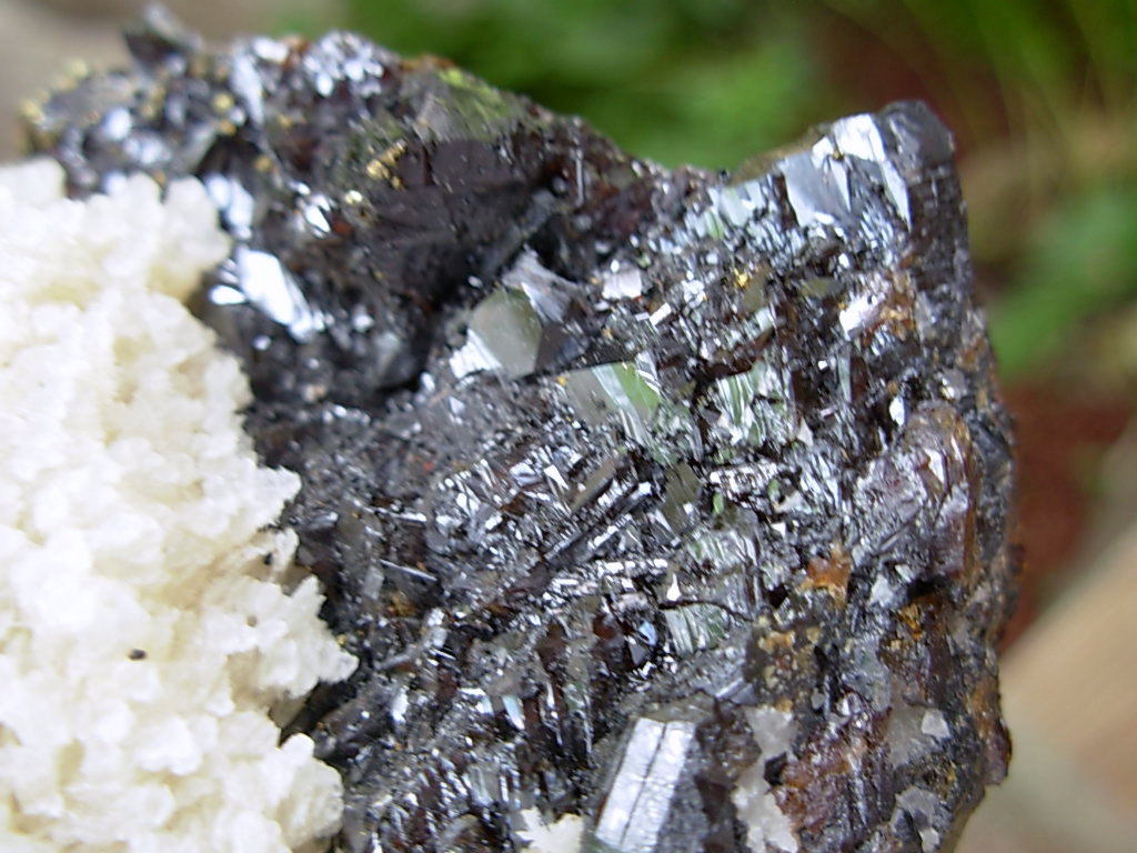 Barite Snowball on Sphalerite from the Elmwood Mine
