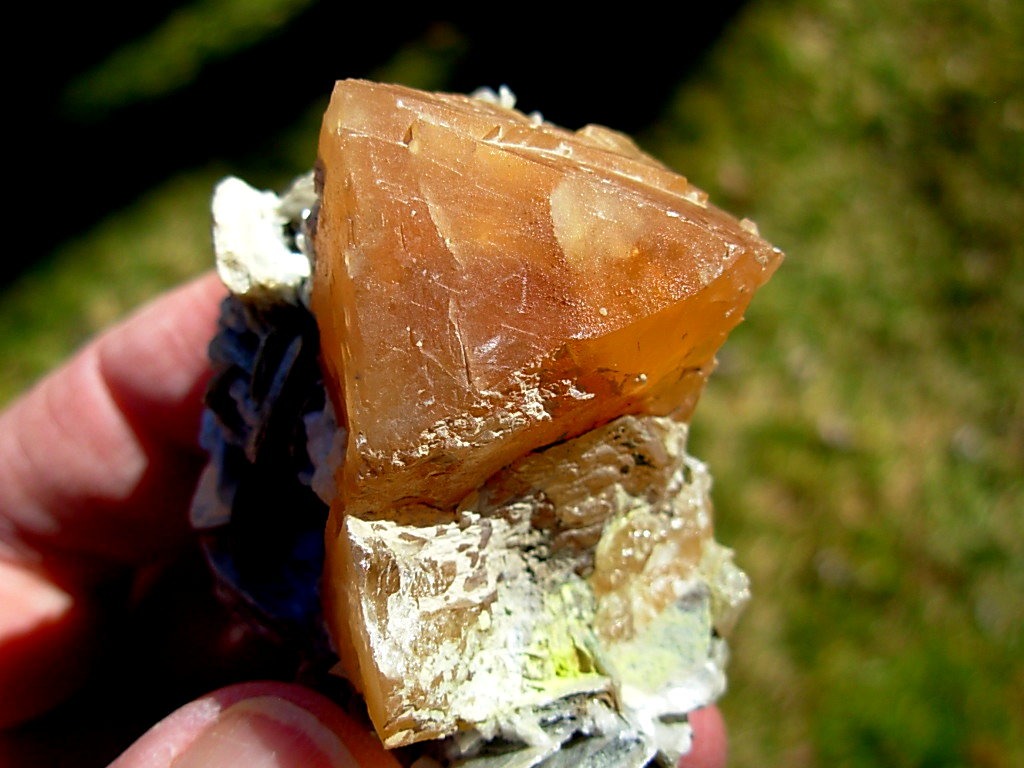 136g Fluorescent Scheelite from China