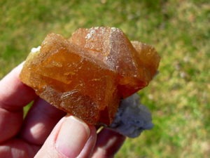 265g Fluorescent Scheelite from China