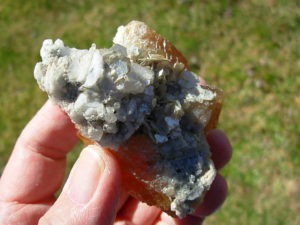 265g Fluorescent Scheelite from China