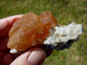 265g Fluorescent Scheelite from China