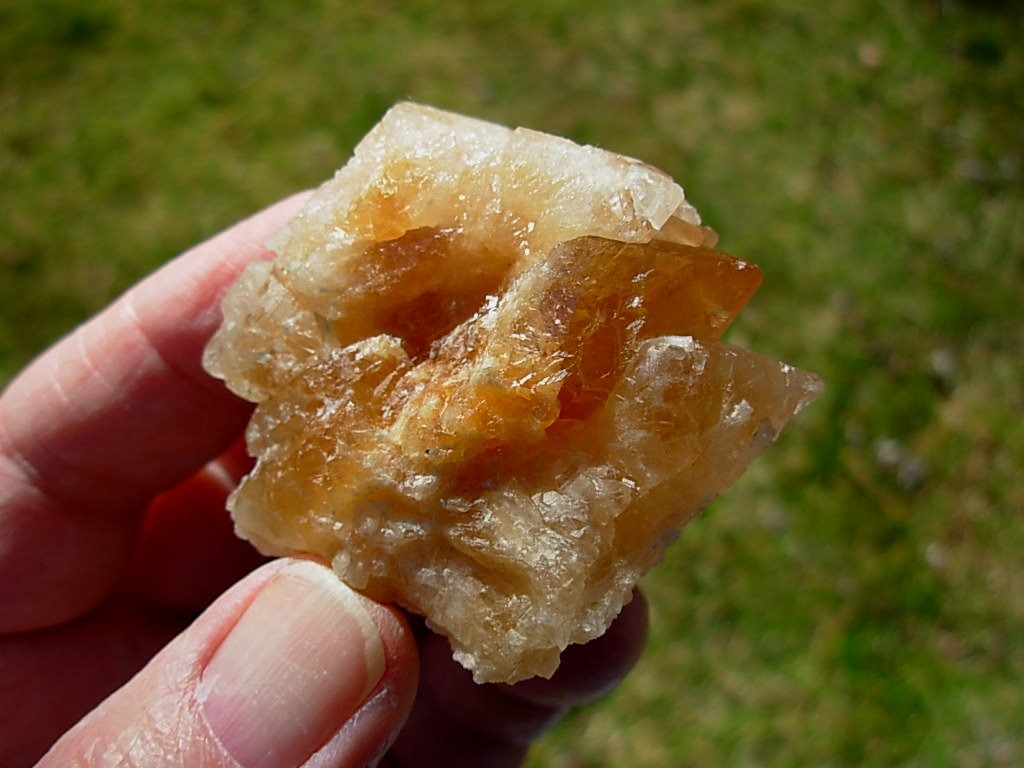 Exceptional Fluorescent Powellite from India