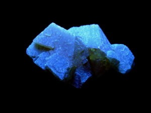 265g Fluorescent Scheelite from China
