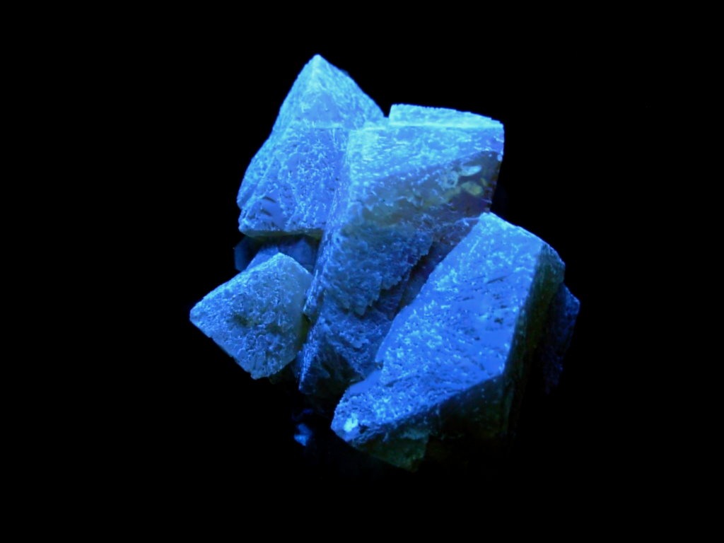 265g Fluorescent Scheelite from China