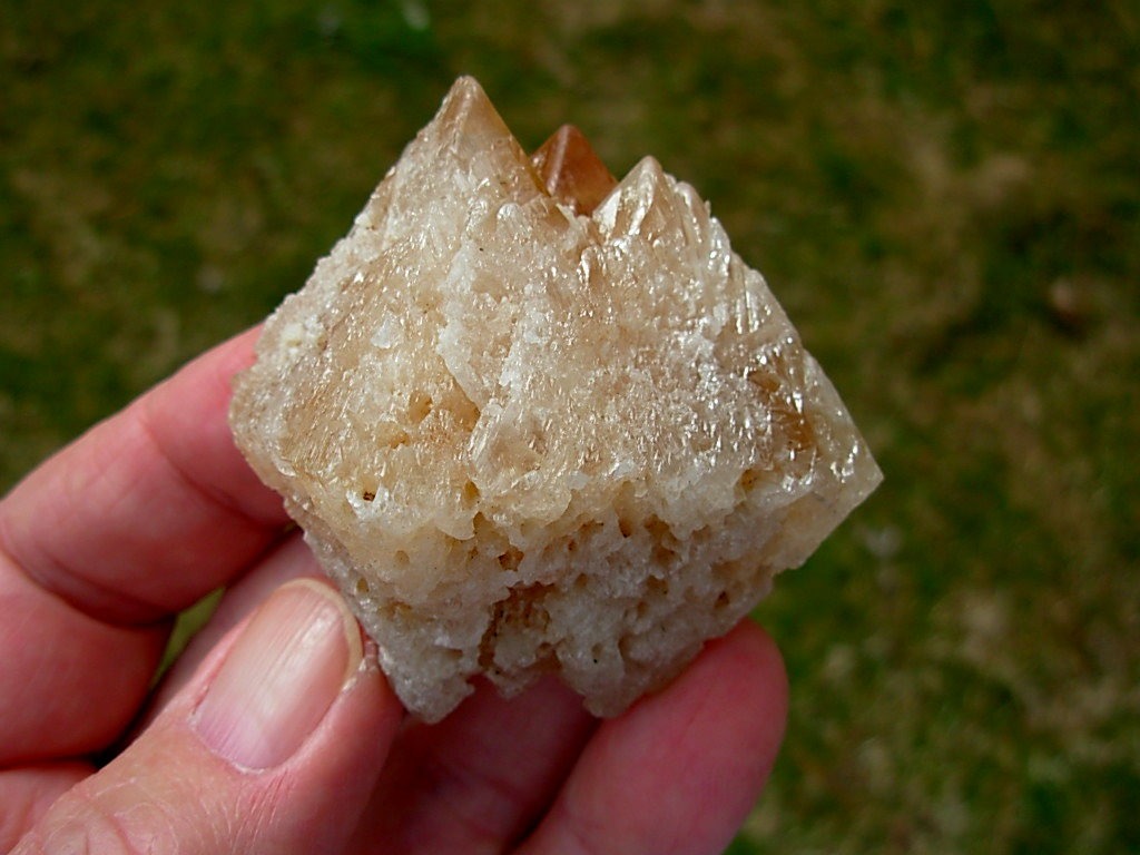 Exceptional Fluorescent Powellite from India