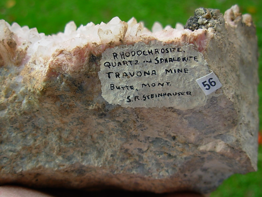Quartz and Sphalerite on Rhodochrosite Blades from the Travona Mine