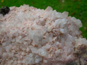 Quartz and Sphalerite on Rhodochrosite Blades from the Travona Mine