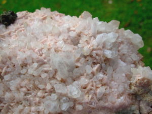 Quartz and Sphalerite on Rhodochrosite Blades from the Travona Mine