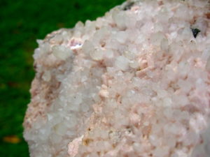 Quartz and Sphalerite on Rhodochrosite Blades from the Travona Mine