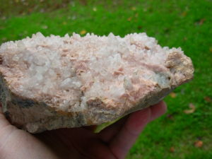 Quartz and Sphalerite on Rhodochrosite Blades from the Travona Mine
