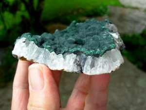 Malachite_on_Quartz_D_2_