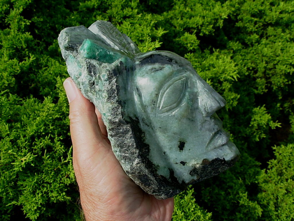 Carved_Emerald_050_Columbian_Art
