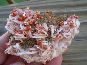 Vanadinite on Barite (2)