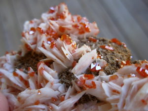 Vanadinite on Barite (6)