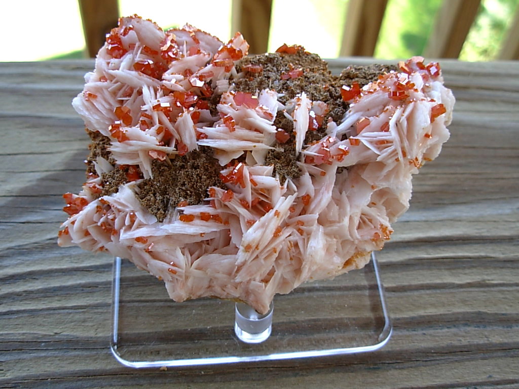 Vanadinite on Barite (7)
