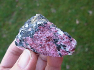 Eudialyte_10