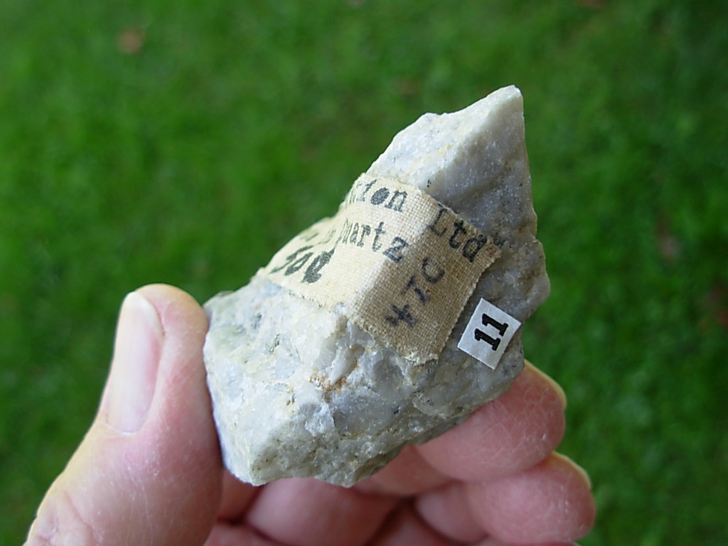Fluorescent 11 Rare Old Stock Scheelite in Quartz - Image 5