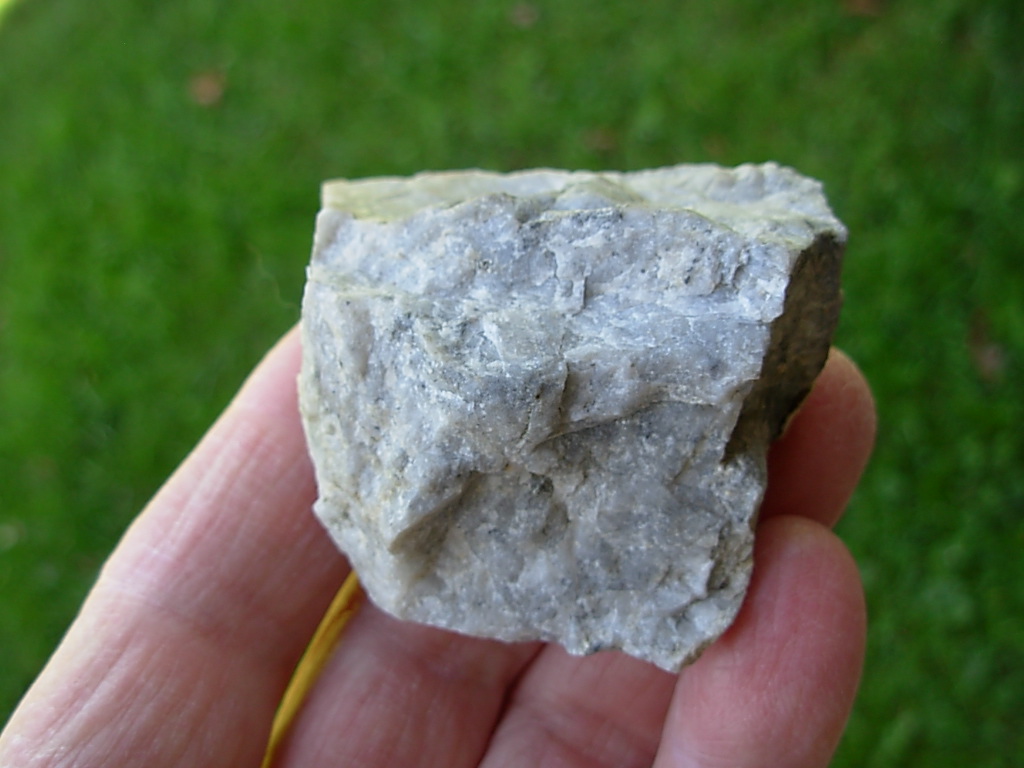 Fluorescent 11 Rare Old Stock Scheelite in Quartz - Image 2