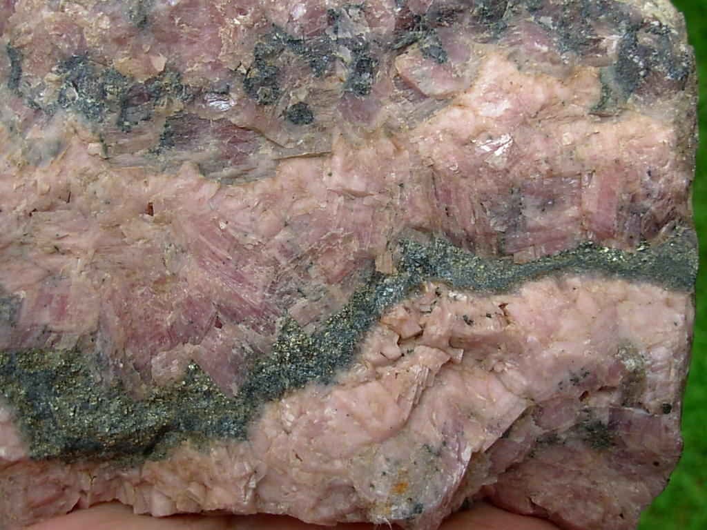 Rhodochrosite 1 (17)